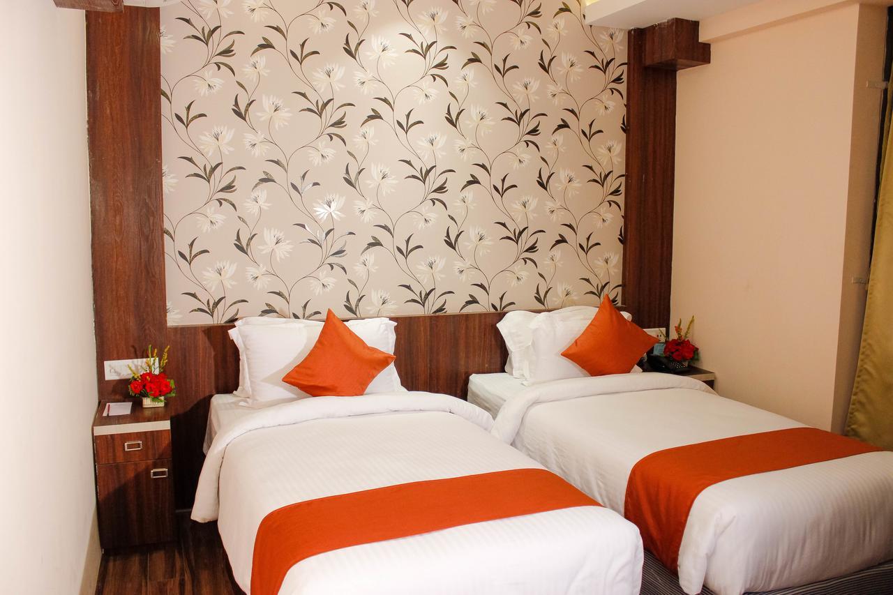 Regenta Inn Larica Kalküta Dış mekan fotoğraf