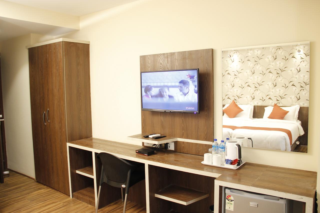 Regenta Inn Larica Kalküta Dış mekan fotoğraf