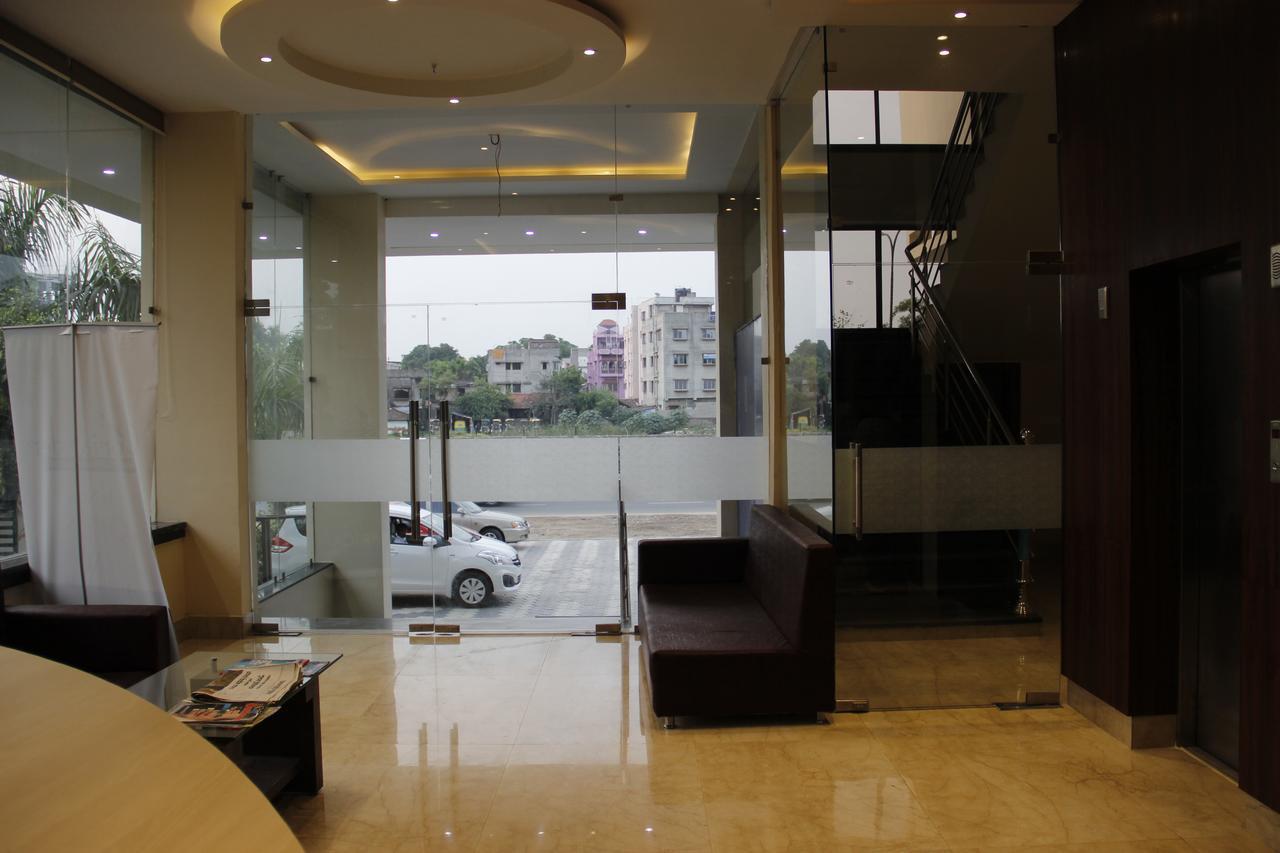 Regenta Inn Larica Kalküta Dış mekan fotoğraf