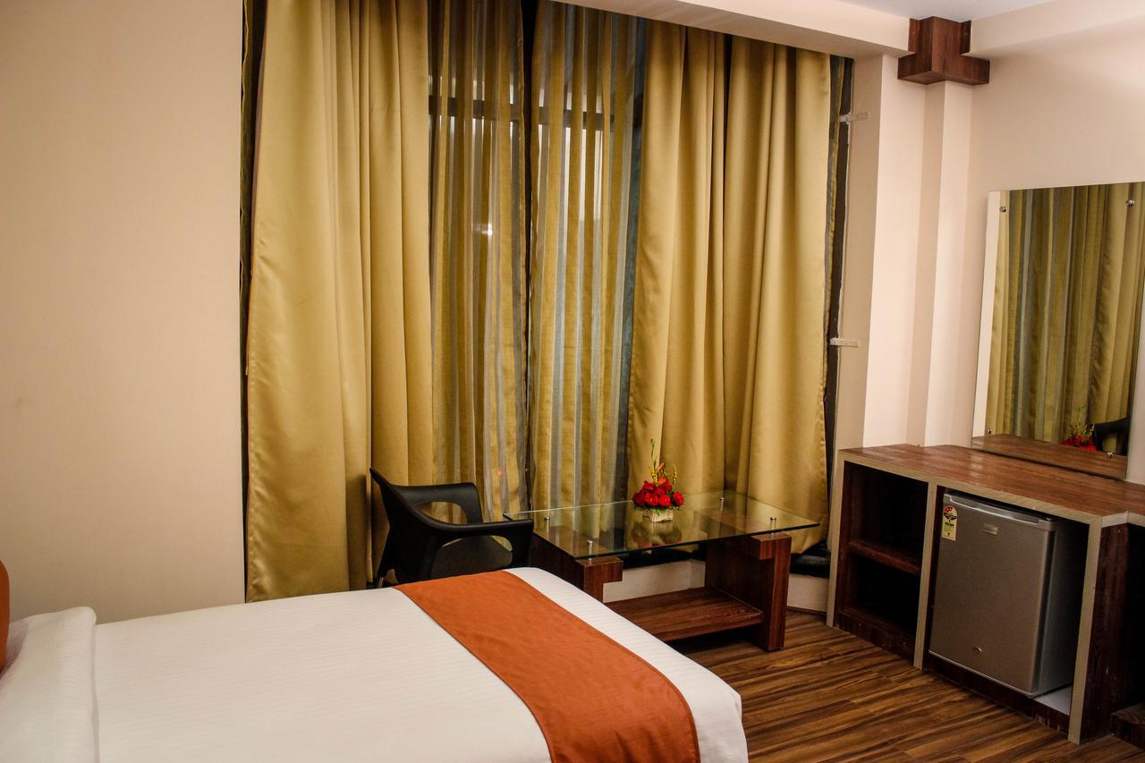 Regenta Inn Larica Kalküta Dış mekan fotoğraf