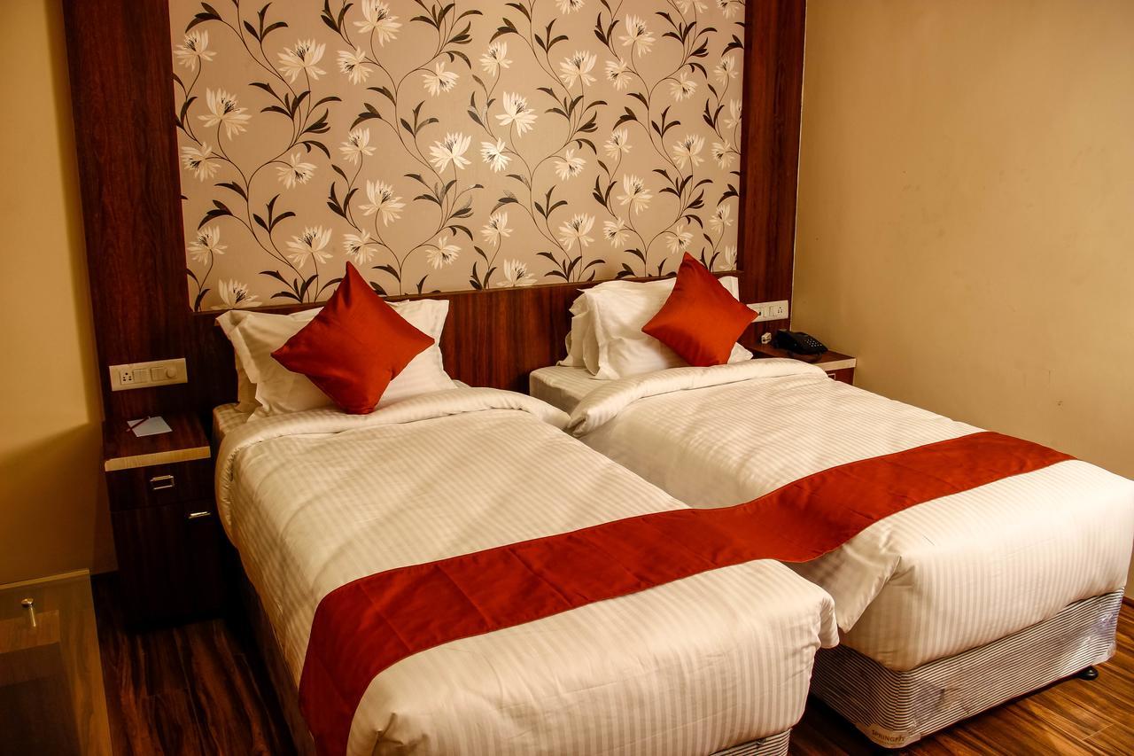 Regenta Inn Larica Kalküta Dış mekan fotoğraf