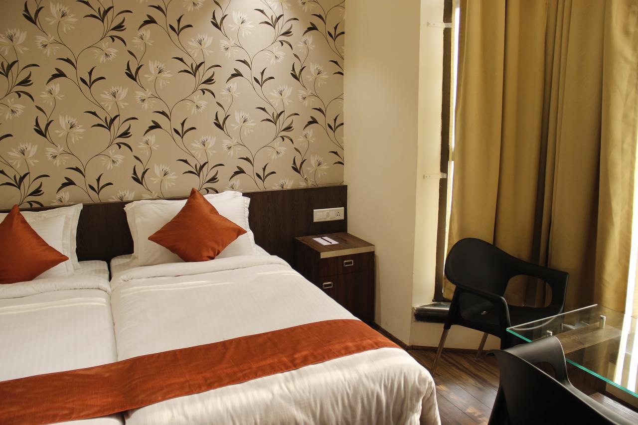 Regenta Inn Larica Kalküta Dış mekan fotoğraf