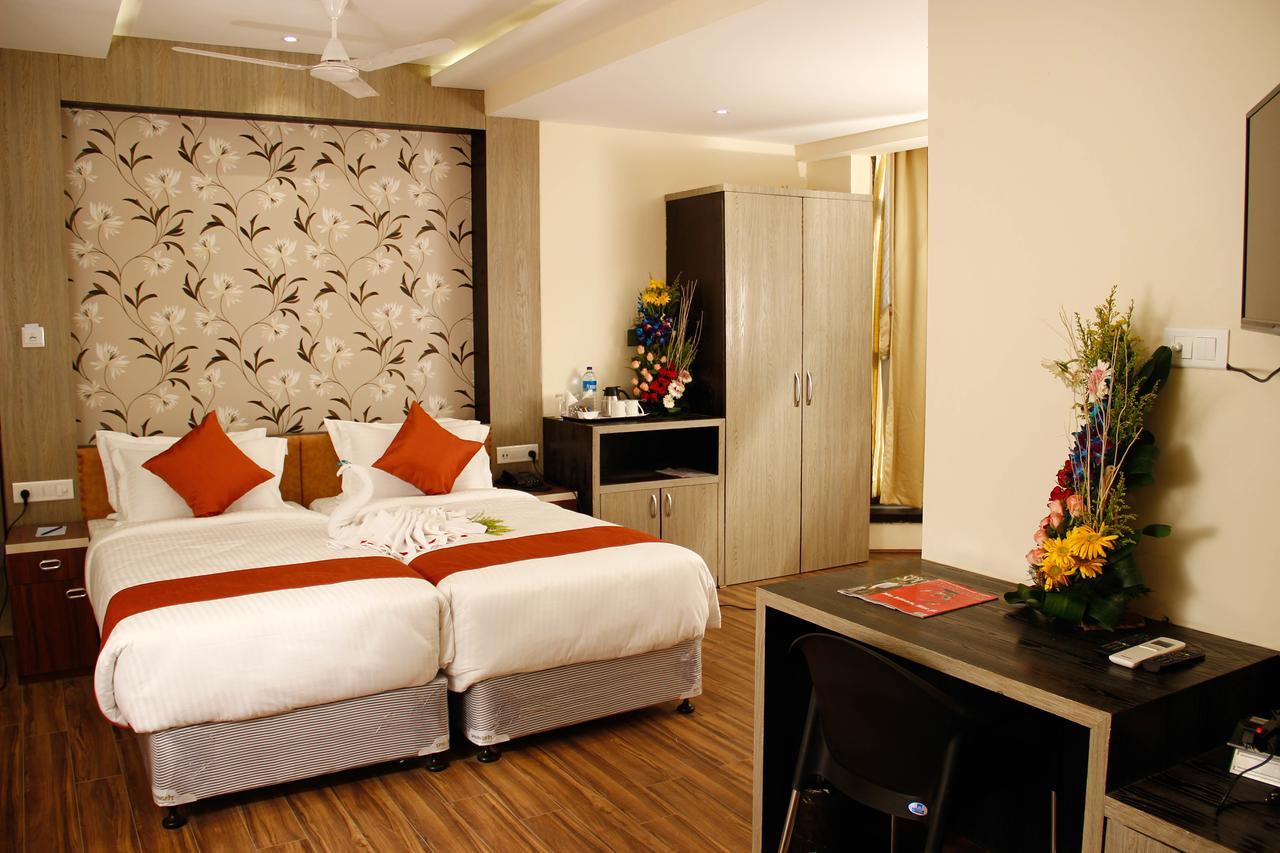 Regenta Inn Larica Kalküta Dış mekan fotoğraf