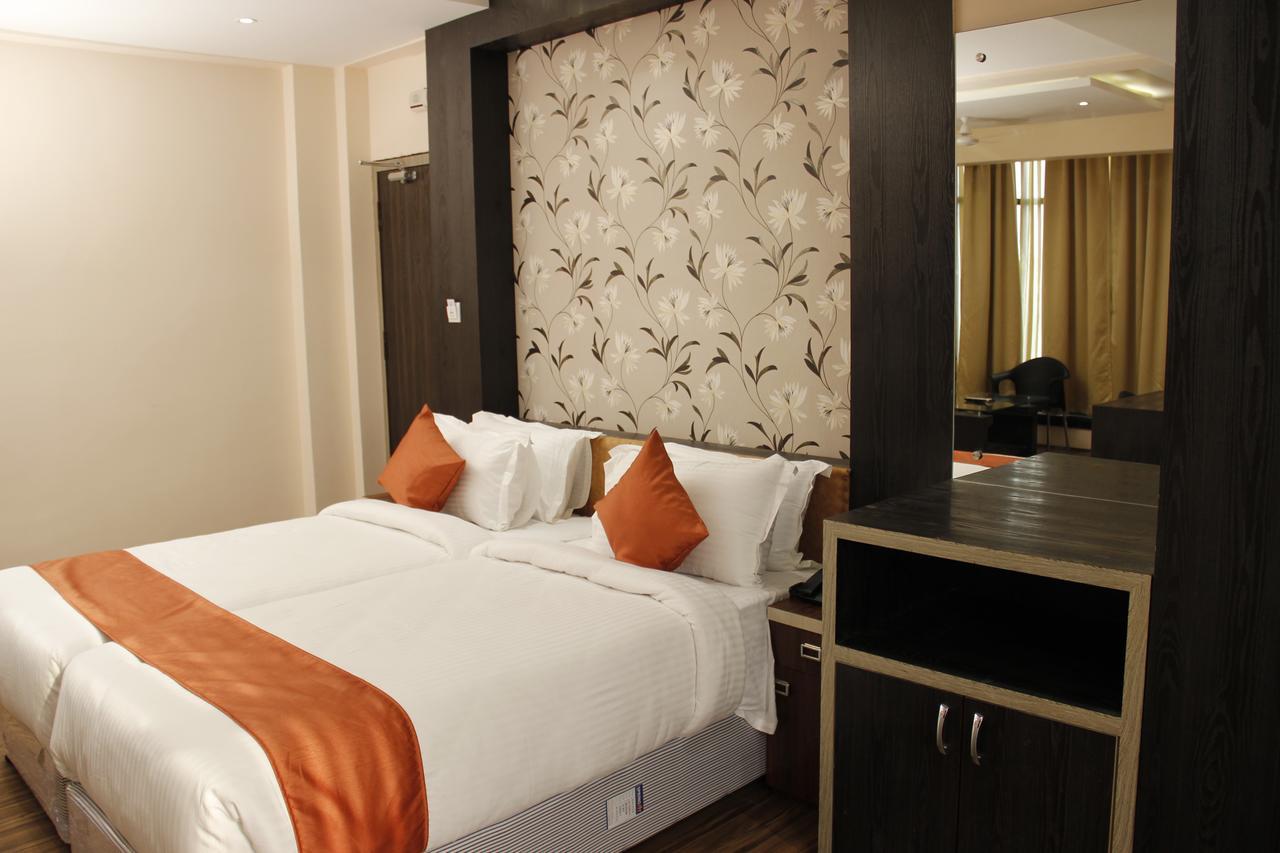 Regenta Inn Larica Kalküta Dış mekan fotoğraf