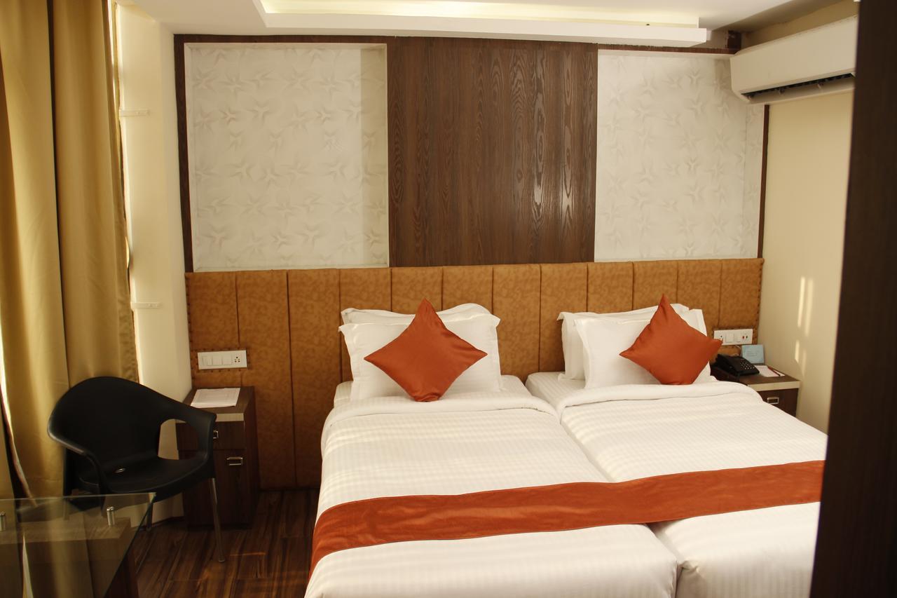 Regenta Inn Larica Kalküta Dış mekan fotoğraf