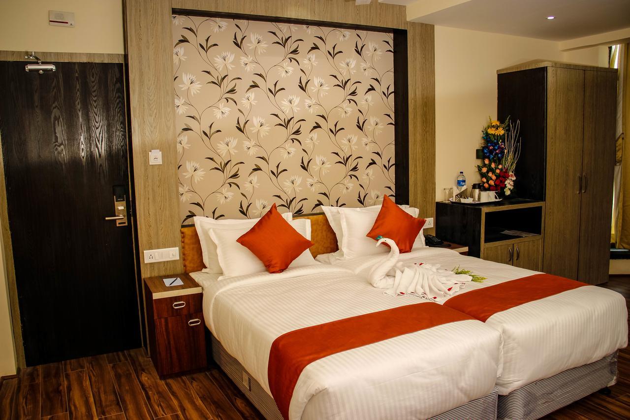 Regenta Inn Larica Kalküta Dış mekan fotoğraf