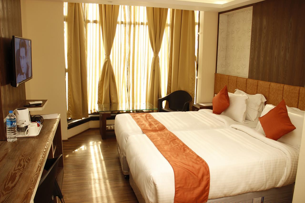 Regenta Inn Larica Kalküta Dış mekan fotoğraf