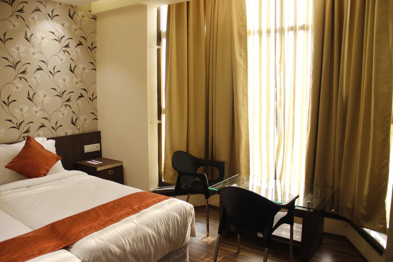 Regenta Inn Larica Kalküta Dış mekan fotoğraf