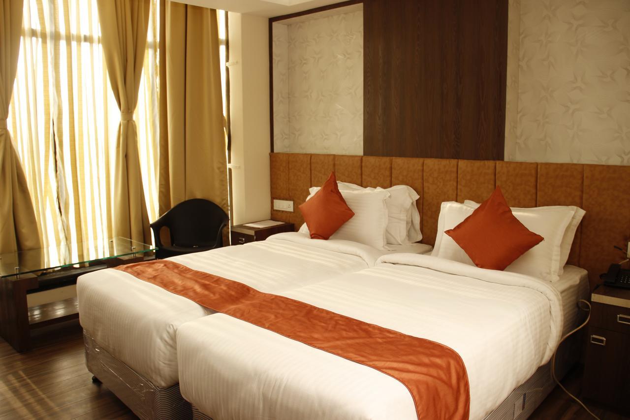 Regenta Inn Larica Kalküta Dış mekan fotoğraf