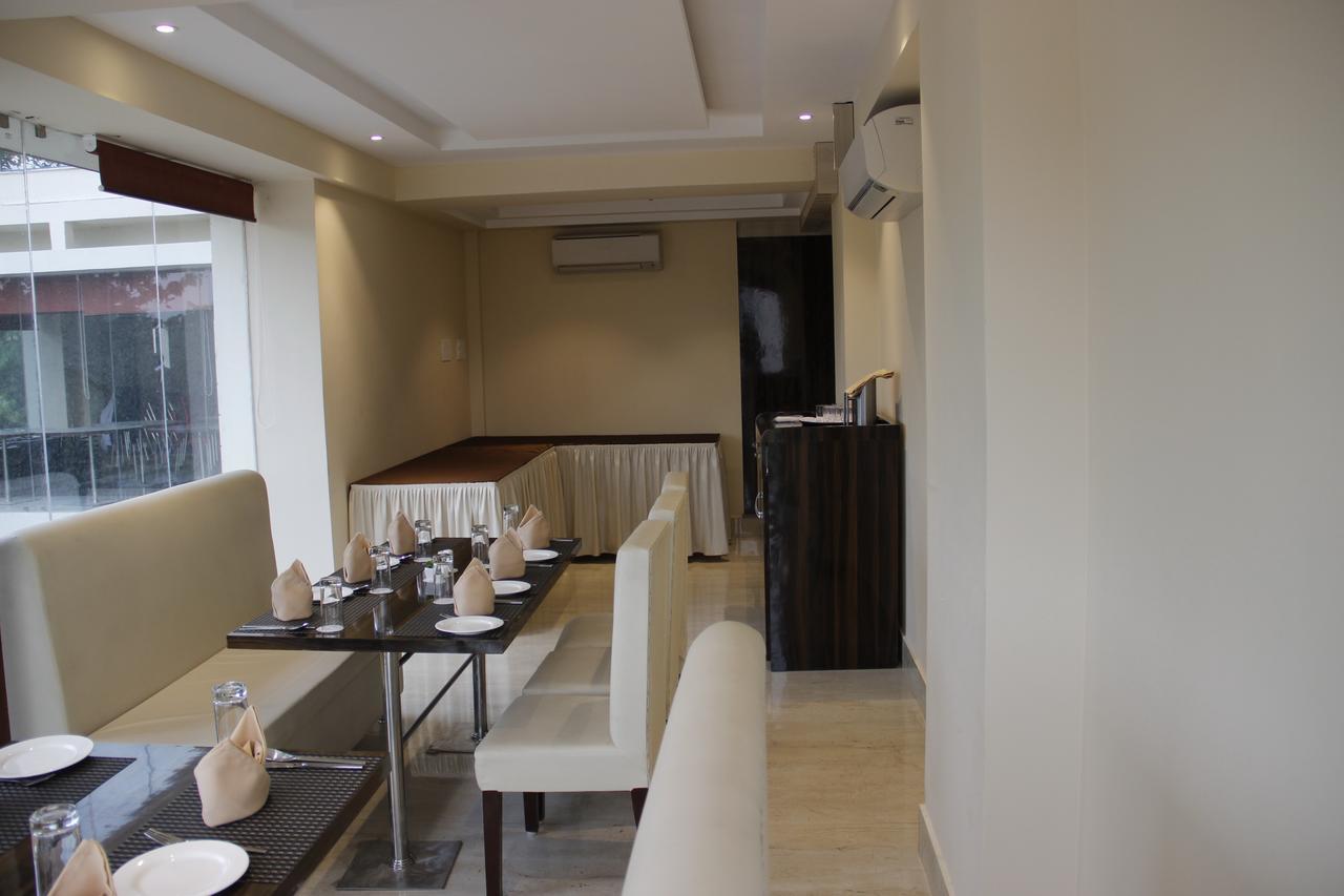 Regenta Inn Larica Kalküta Dış mekan fotoğraf