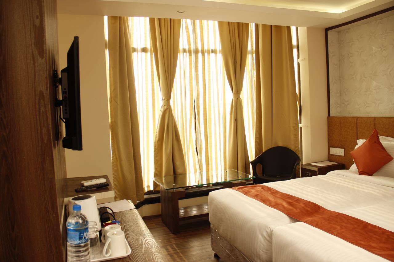 Regenta Inn Larica Kalküta Dış mekan fotoğraf