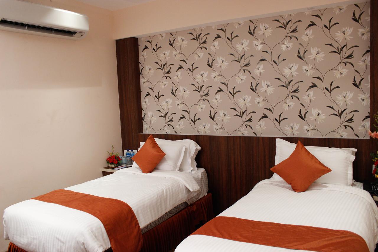Regenta Inn Larica Kalküta Dış mekan fotoğraf