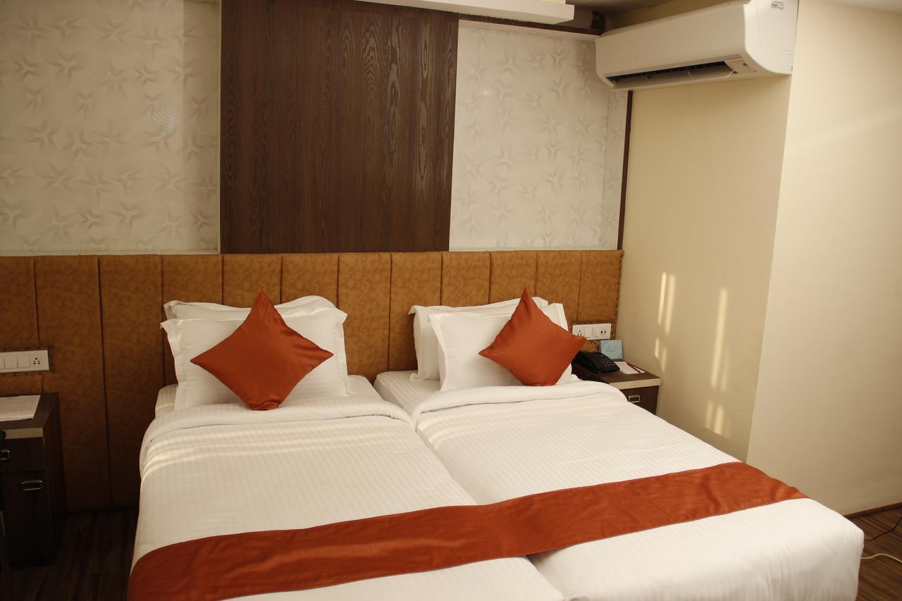 Regenta Inn Larica Kalküta Dış mekan fotoğraf